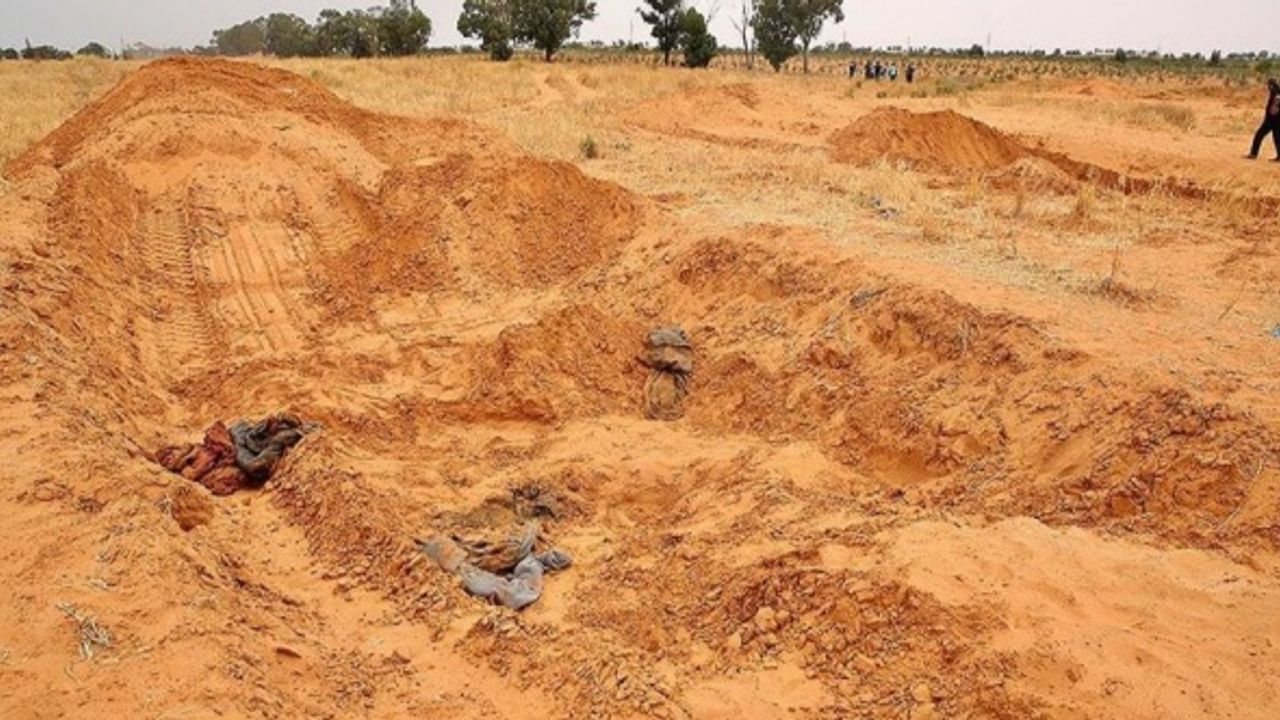 Libya'daki toplu mezarlardan 208 ceset çıkarıldı