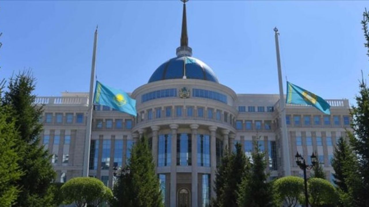 Kazakistan, Azerbaycan ve Ermenistan'ı müzakereye davet etti