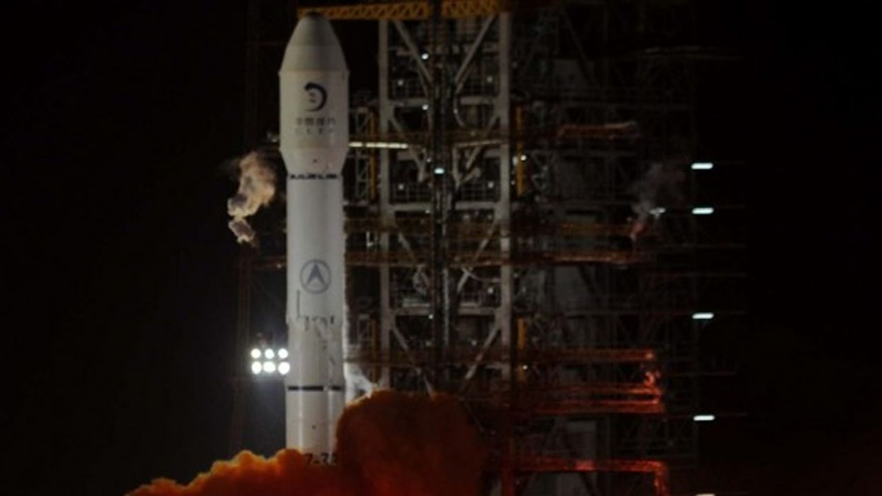 Çin'in ay misyonu için gönderdiği Çang'ı-5, yörüngeye girdi
