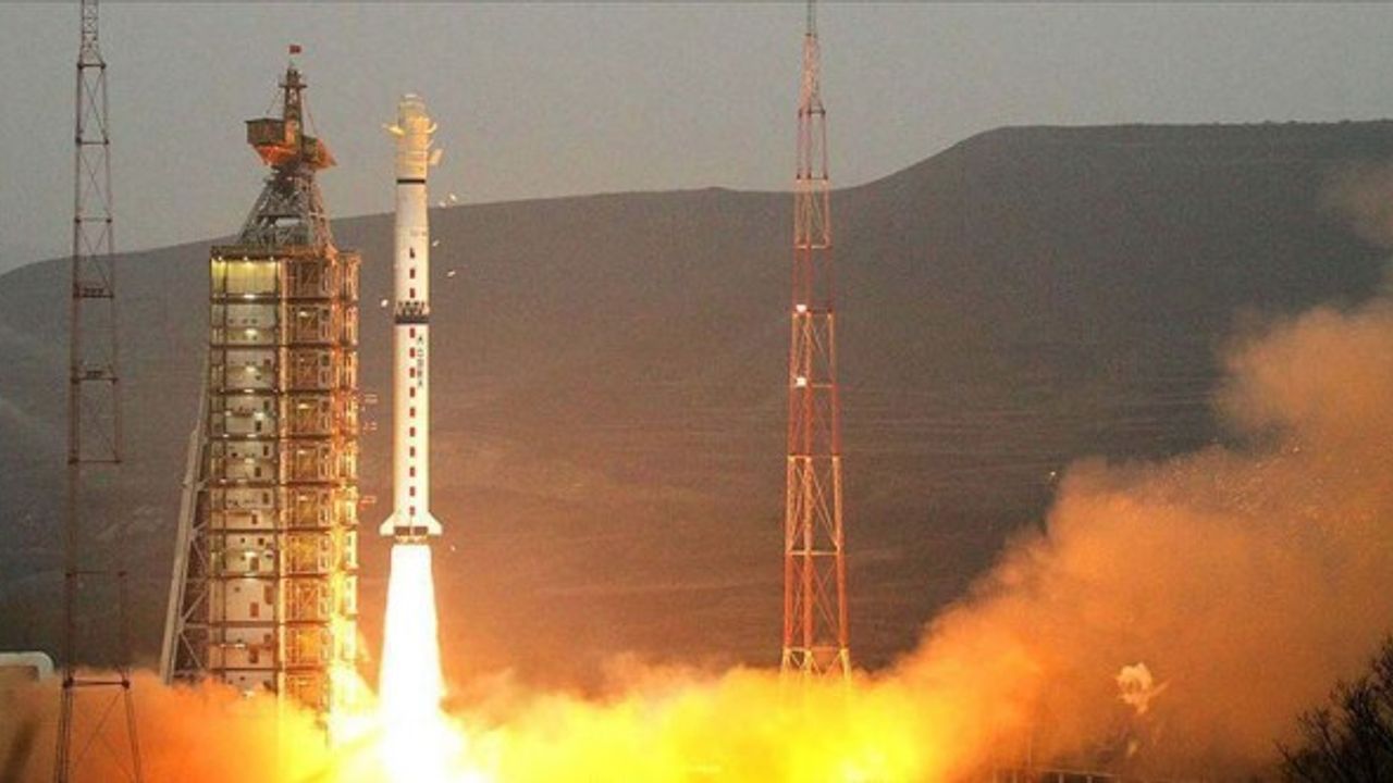 Çin mobil iletişim uydusunu fırlattı