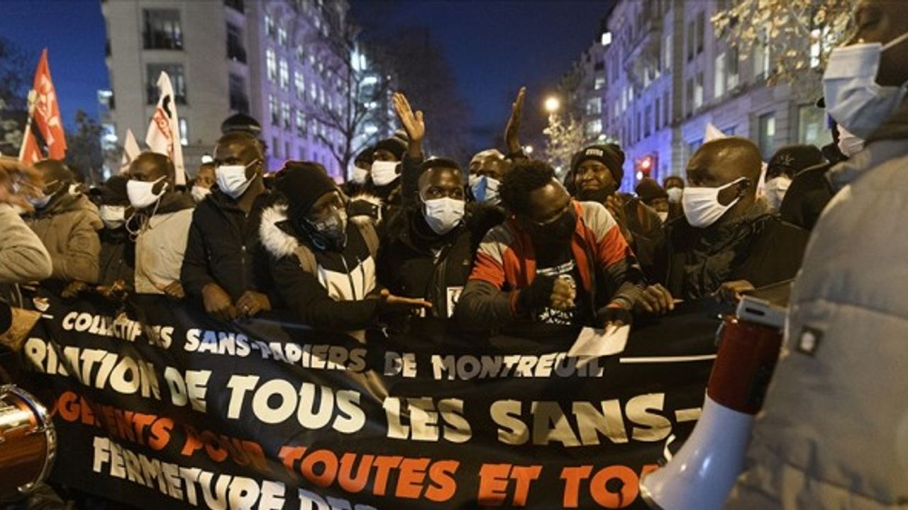 Fransa'da göçmenler oturum izni için protestolarına devam ediyor