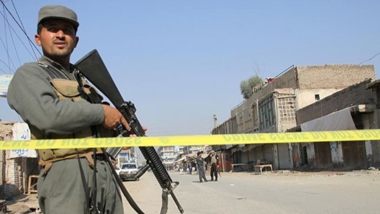 Afganistan'da iki ayrı şehirde bombalı saldırı