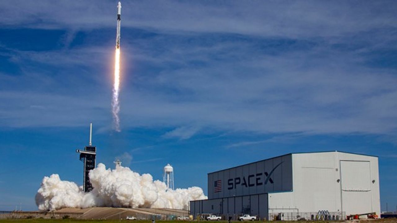 SpaceX'e 886 milyon dolarlık ödül