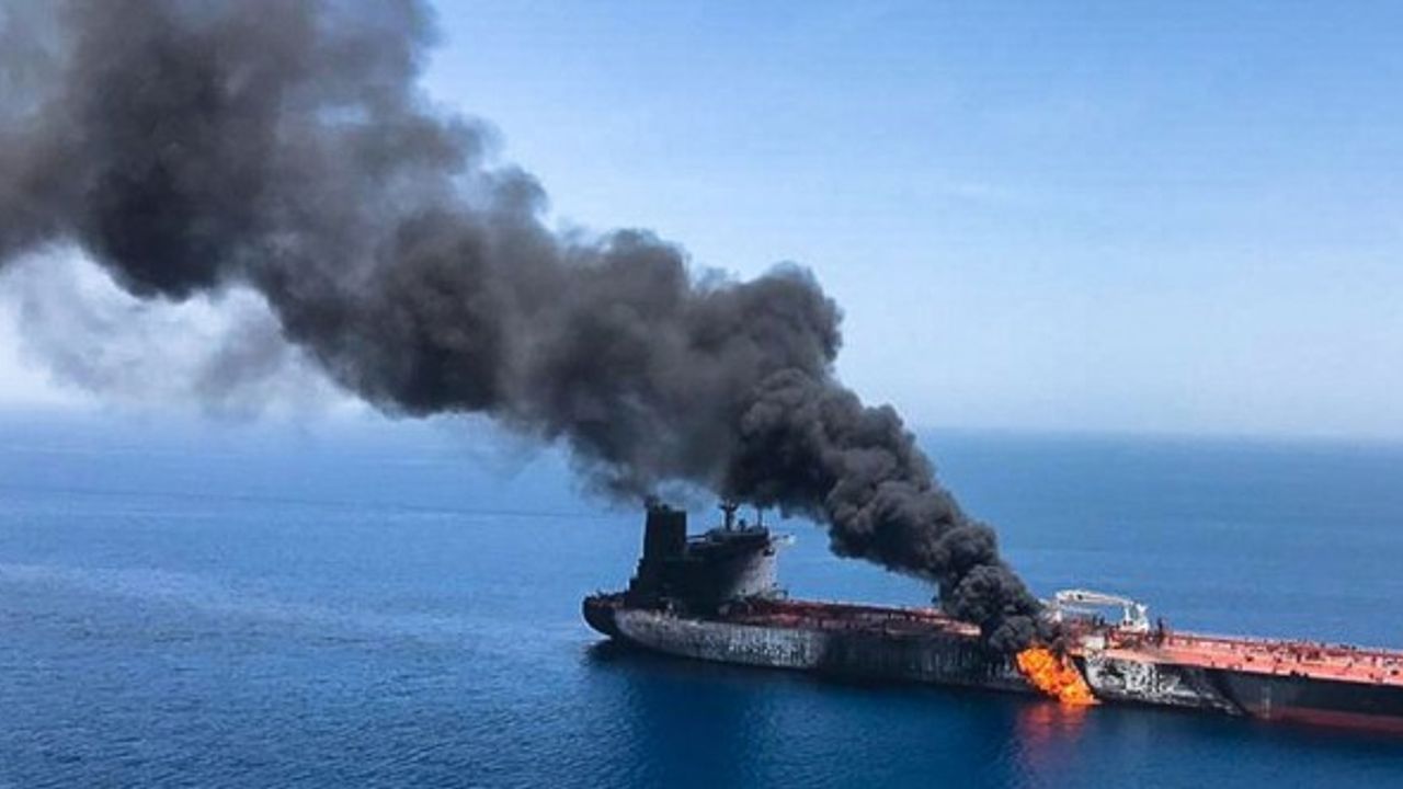 Suudi petrol tankerinde dış kaynaklı saldırı oldu