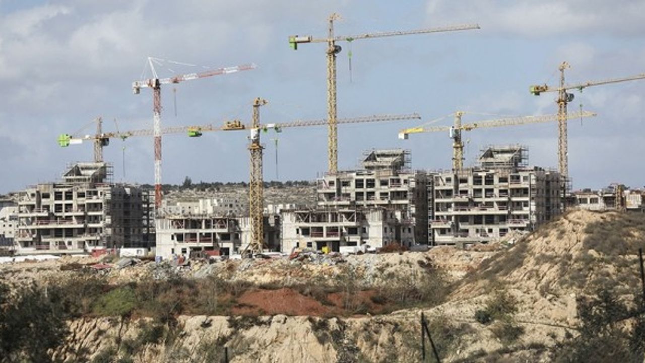 Netanyahu, Batı Şeria'daki yerleşim birimlerini 'yasallaştırmayı' başaramıyor