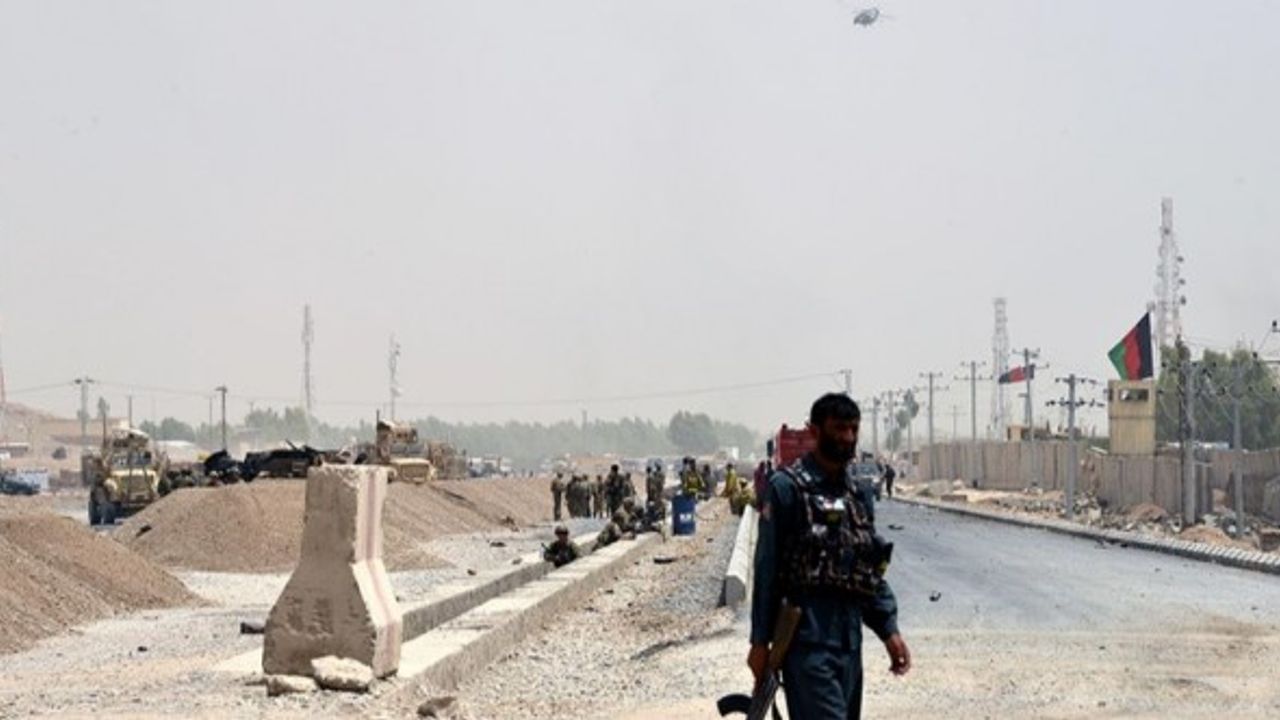 Afganistan'da askeri üsse bombalı saldırı