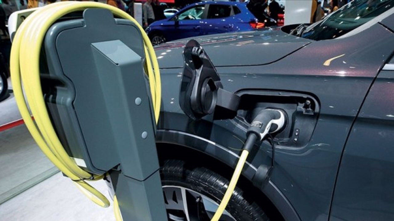 Avrupa'da elektrikli ve hibrit otomobillerin satışı hızla artıyor