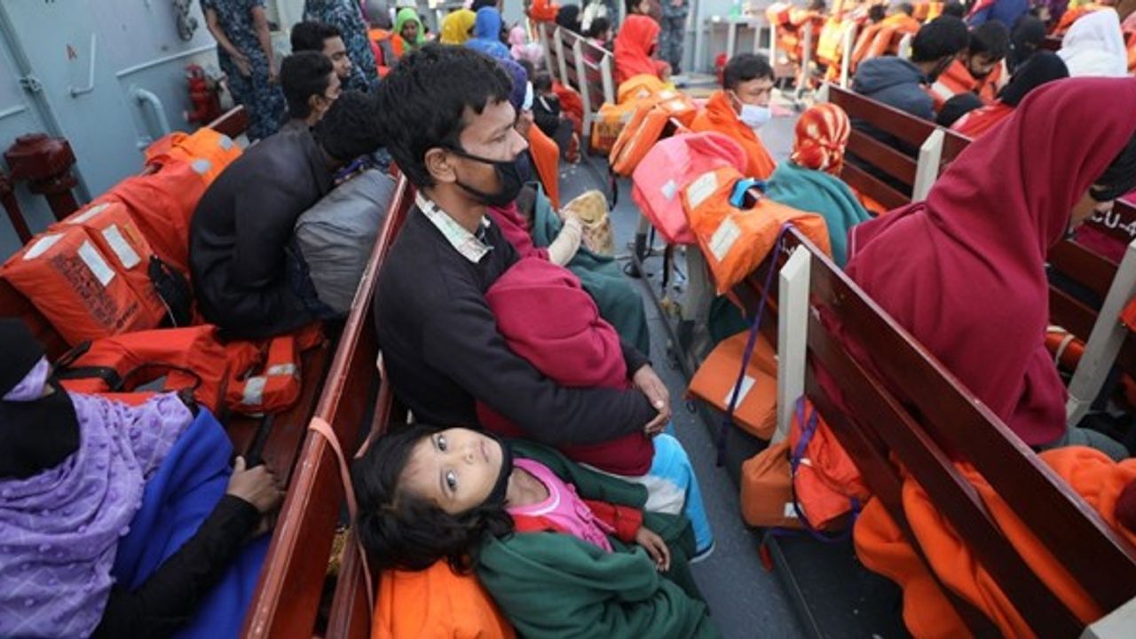 Bangladeş 3 bin Arakanlı Müslüman'ı daha Bhasan Char Adası'na gönderiyor