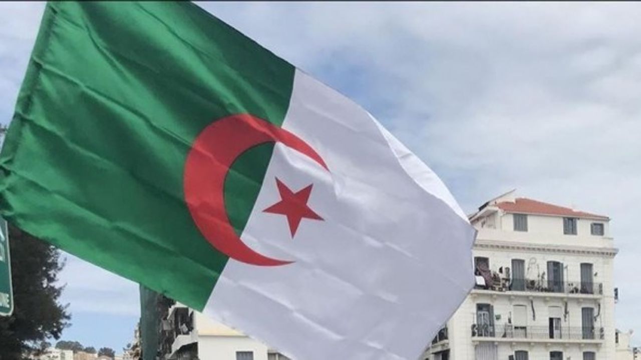 Cezayir hükümeti: Fransa'nın sömürge suçlarından kaçışı uzun sürmeyecek