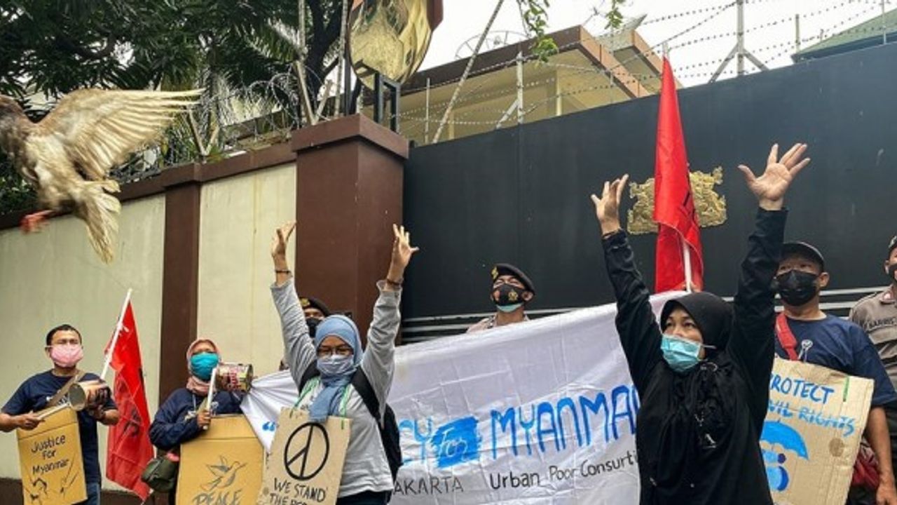 Endonezya'da Myanmar'daki askeri darbe karşıtı protesto düzenlendi