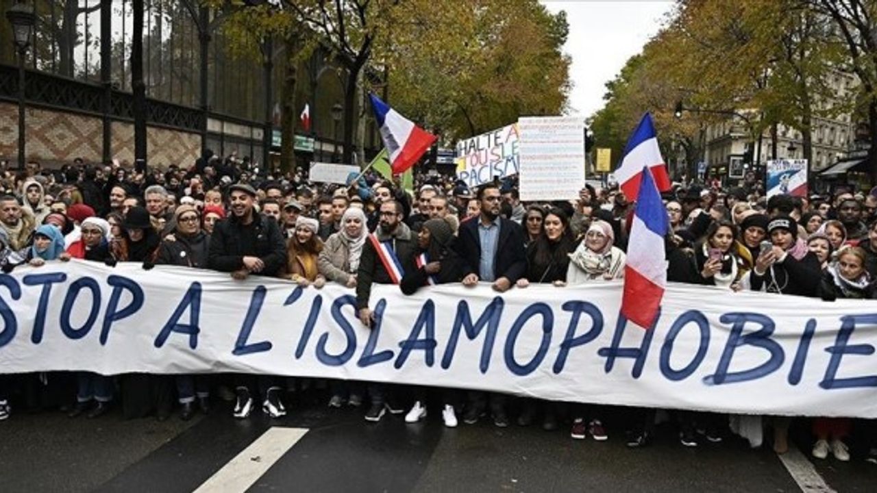 'Fransa İslamı Prensipler Tüzüğü'nü imzalamayan Müslüman STK'ler baskı altında