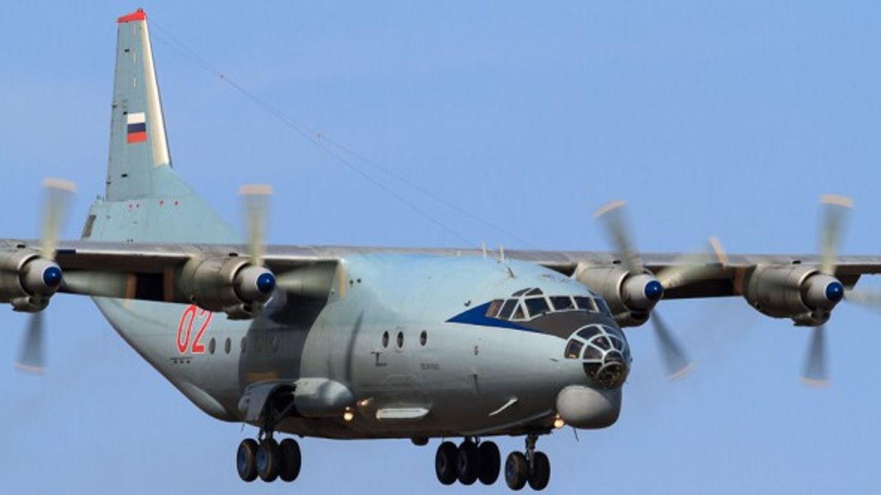Rus askeri kargo uçağı pistten çıktı