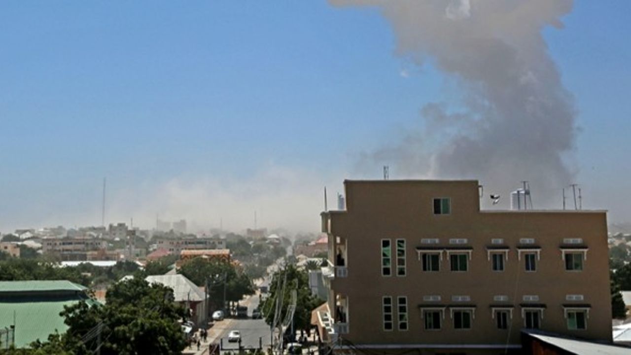 Somali'de parlamento binasının girişinde şiddetli patlama