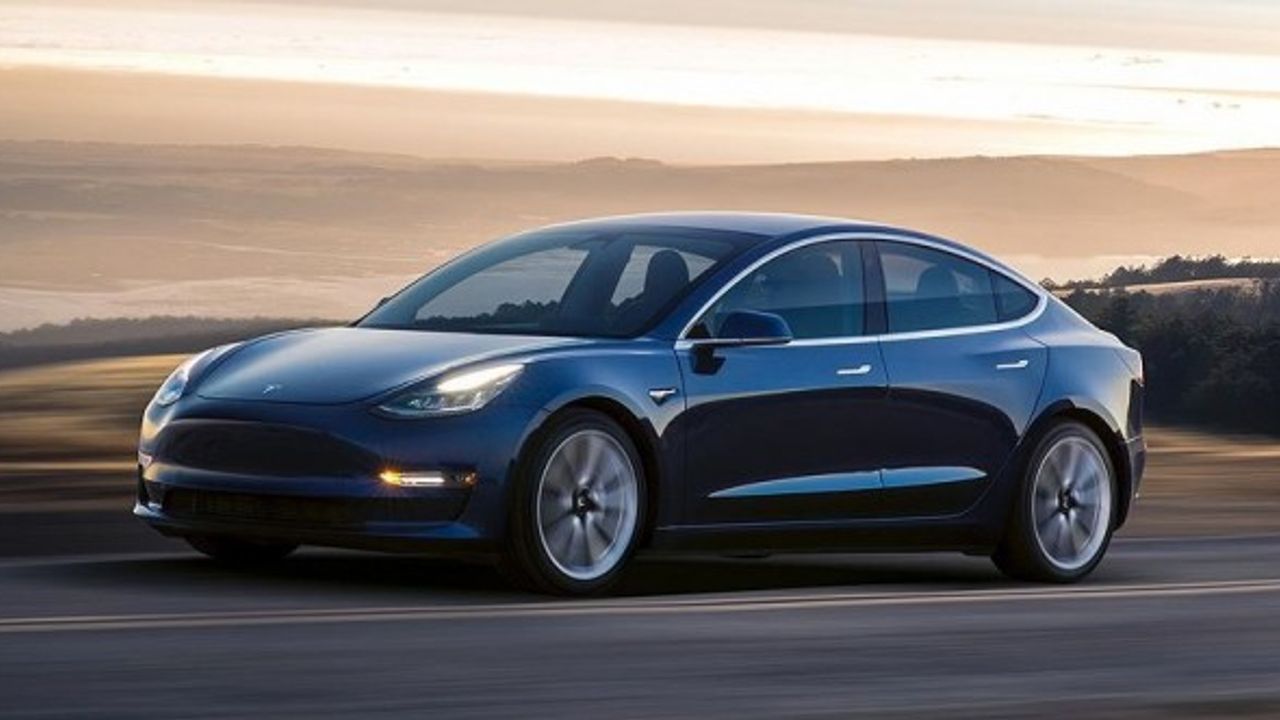 Tesla 135 bin aracını geri çağıracak