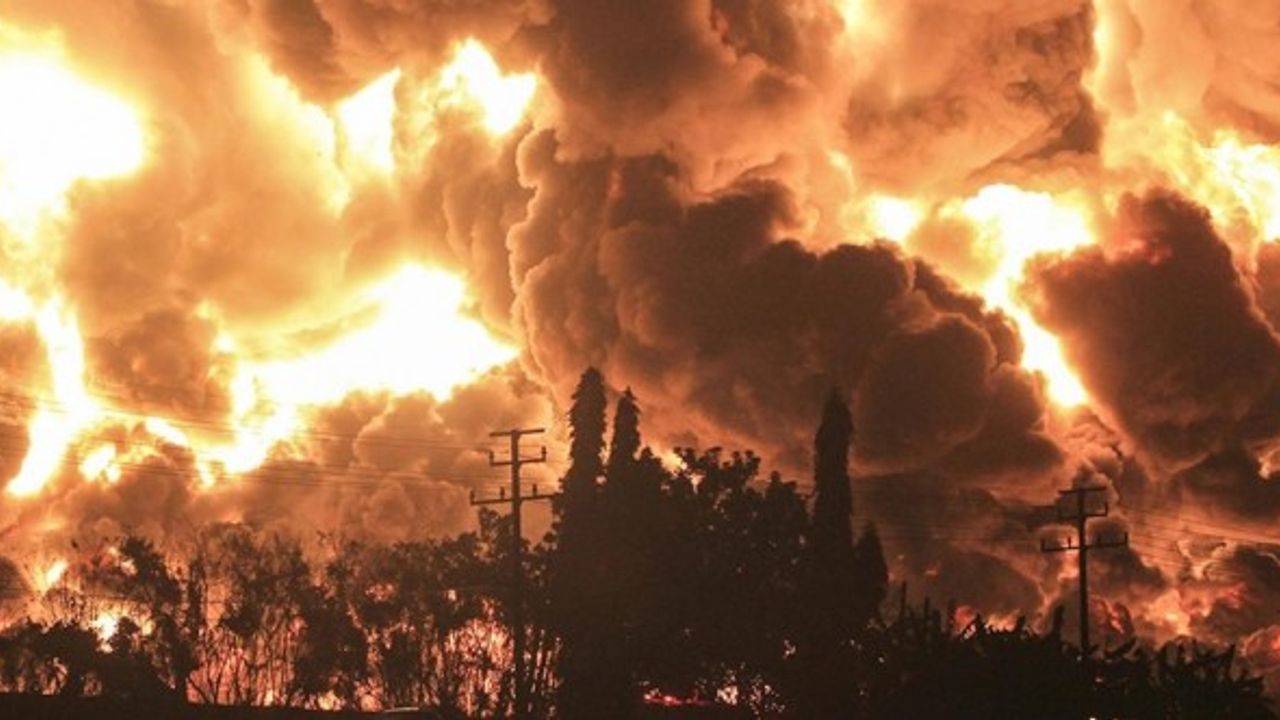 Endonezya'da petrol rafinerisinde patlama