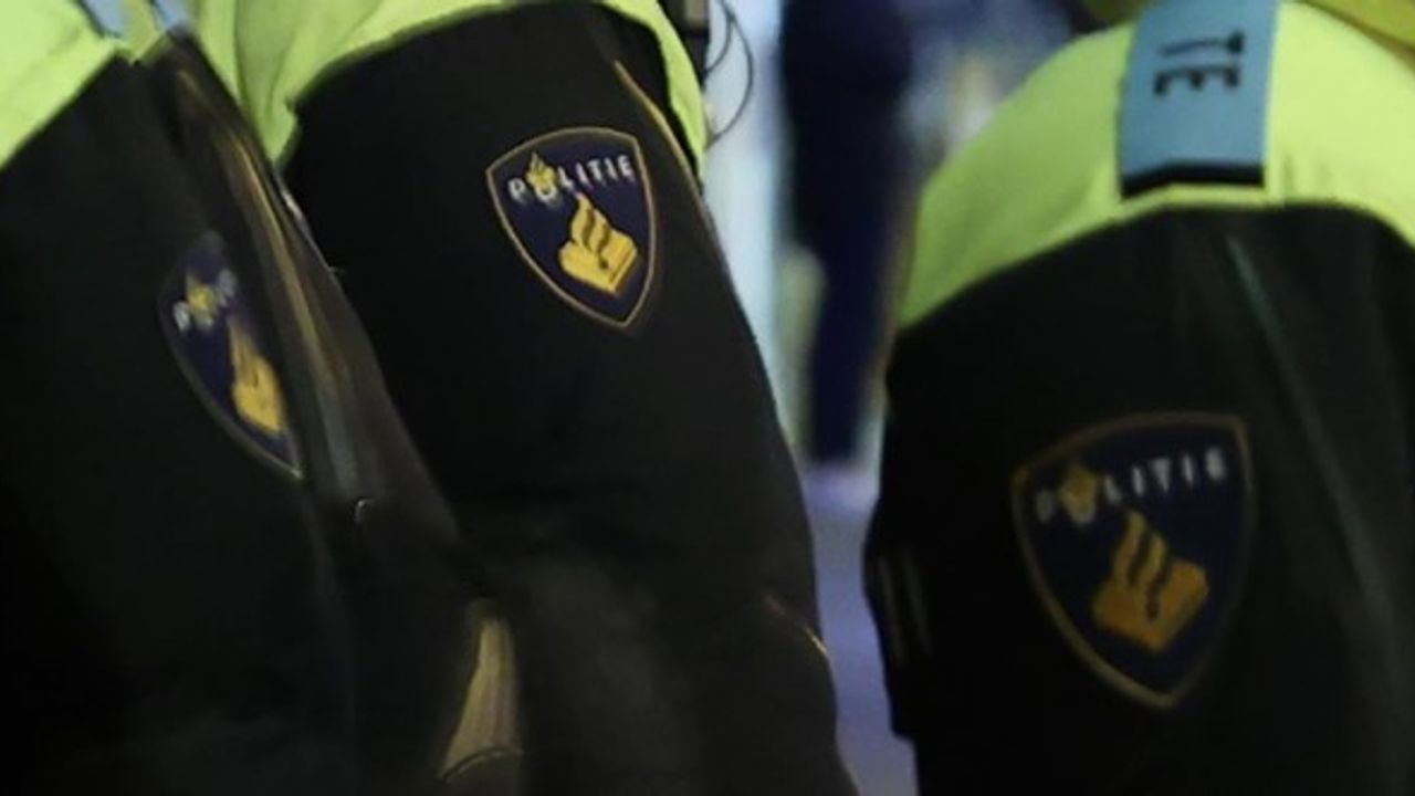Hollanda polisinden ırkçı mesajlaşma: Bir Türk daha azaldı