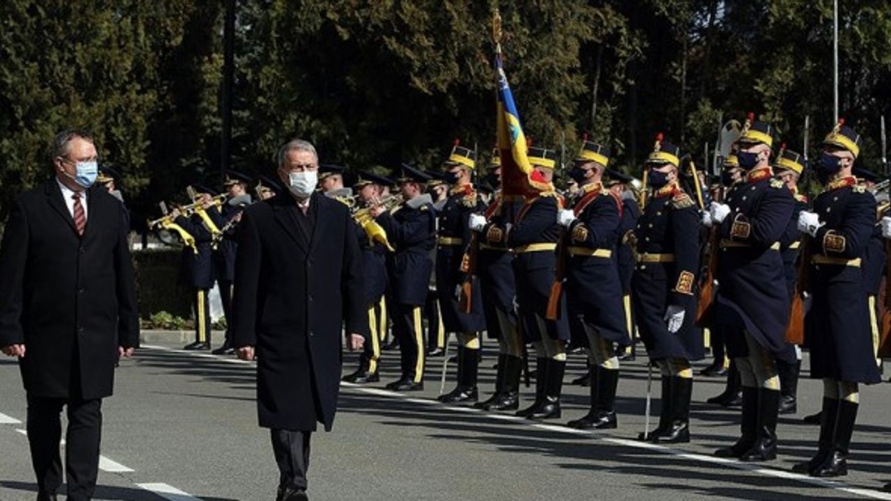 Milli Savunma Bakanı Hulusi Akar ile Rumen mevkidaşı bir araya geldi