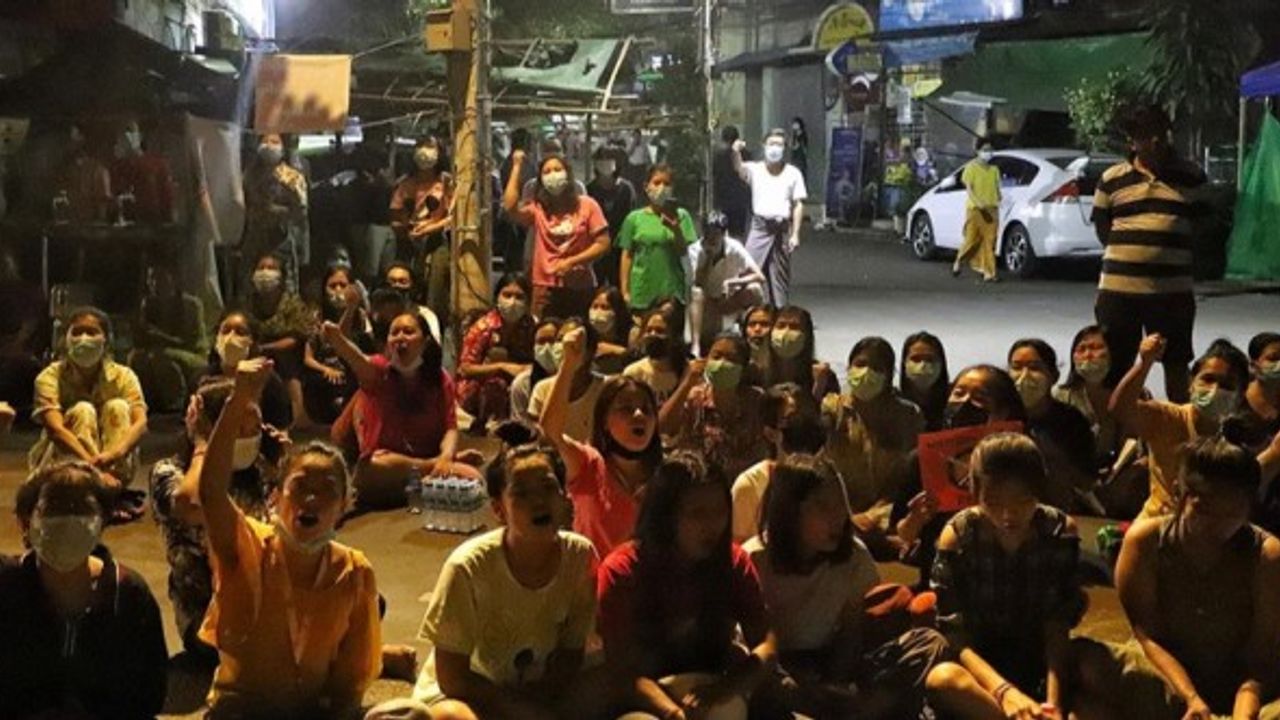 Myanmar'da gece protestoları devam ediyor