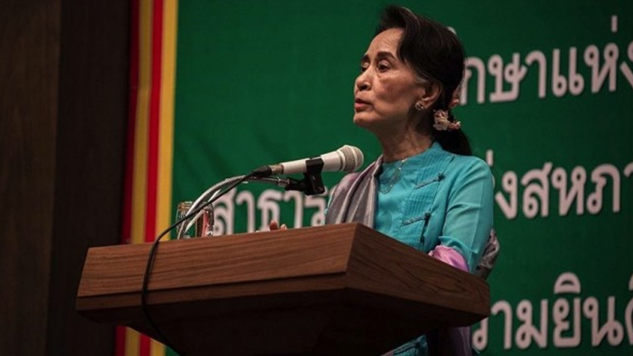 Myanmar'ın devrik lideri 'kamuyu endişeye sevk edecek açıklama yapmakla' suçlandı