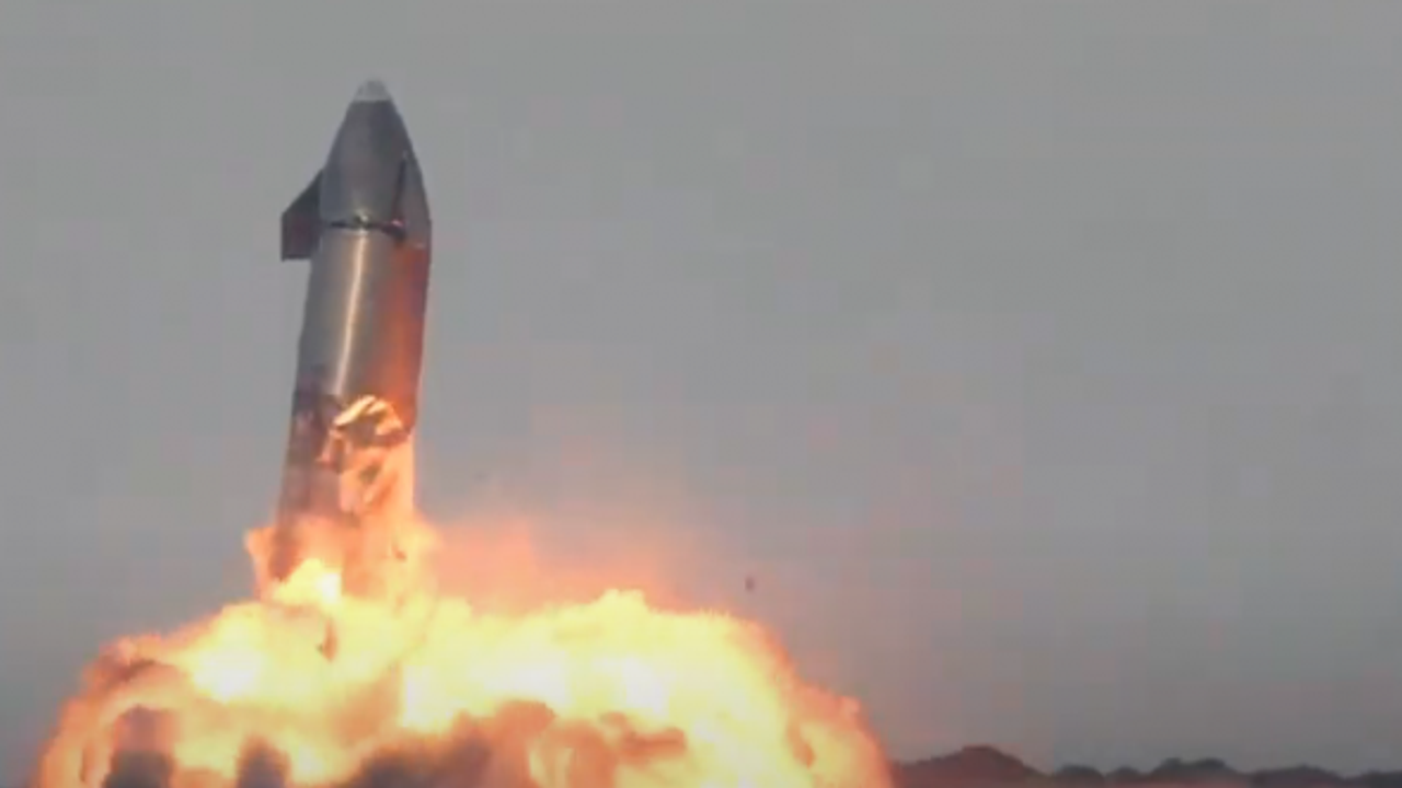 SpaceX'in Starship prototipi deneme uçusu sonrası patladı