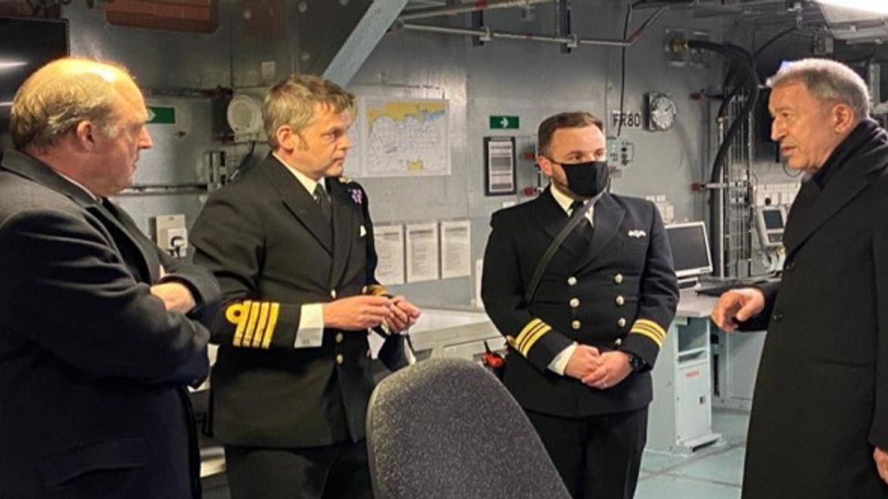 Bakan Akar’dan Prince Of Wales uçak gemisine ziyaret