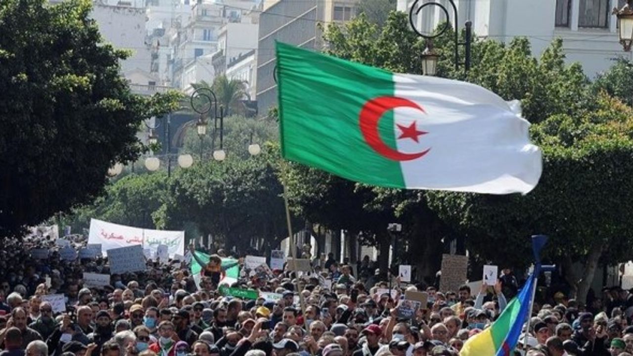 Cezayir erken seçime hazırlanıyor