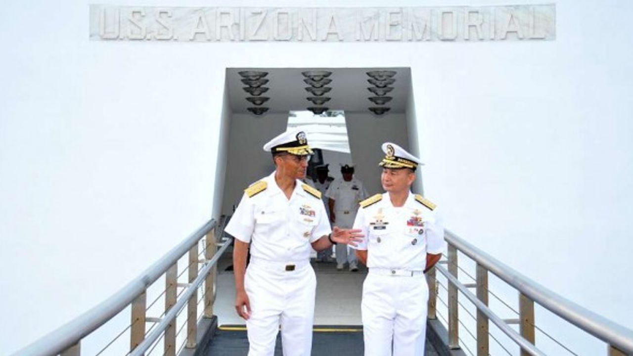 Filipinler Deniz Kuvvetleri Komutanı’ndan denizaltı vurgusu