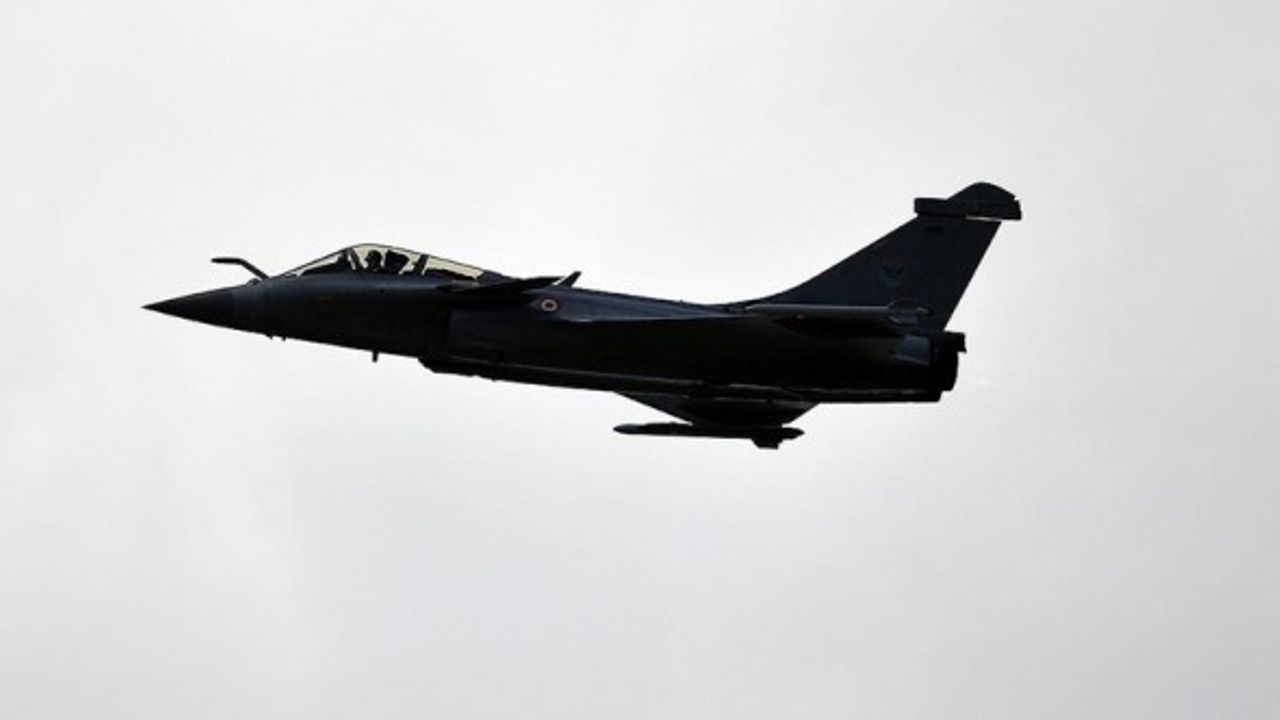 Fransa'nın Hindistan'a savaş uçağı satışında yolsuzluk skandalı