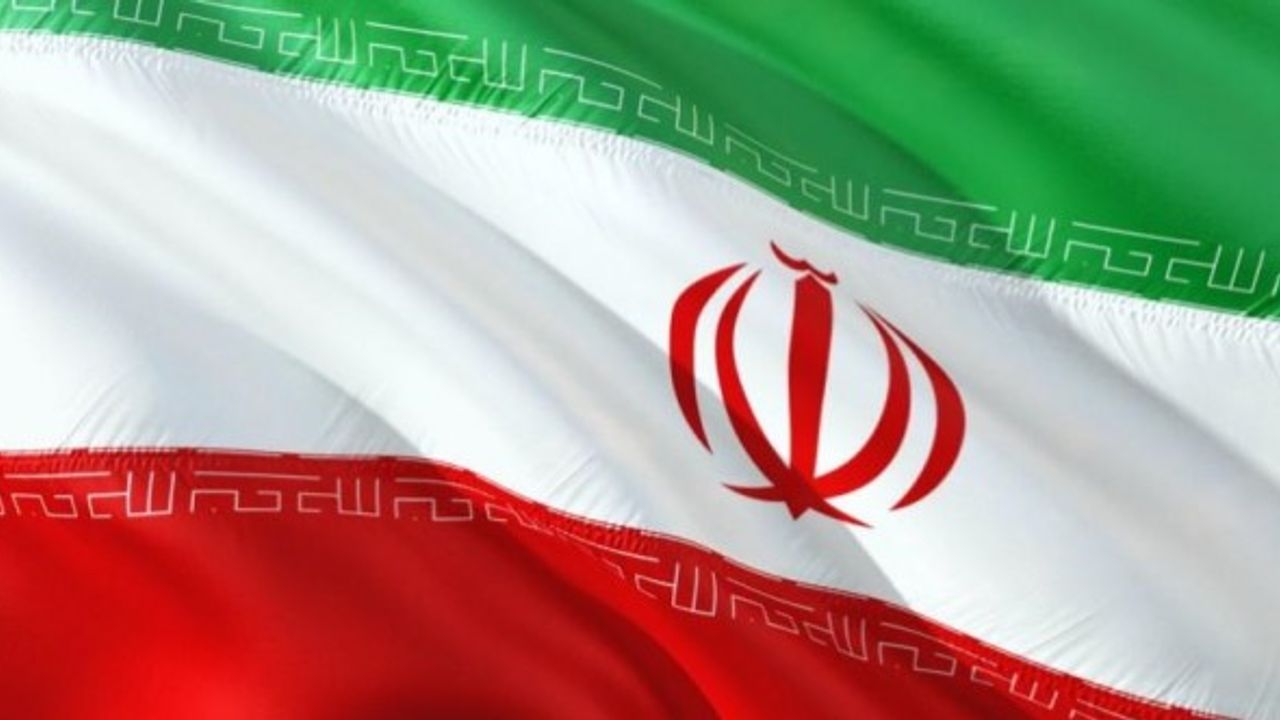 İran, Suriye'ye gönderdiği petrolle rejime desteğini sürdürüyor
