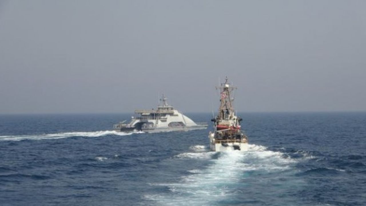 İran ve ABD Donanmaları arasında Basra Körfezi'nde gerginlik