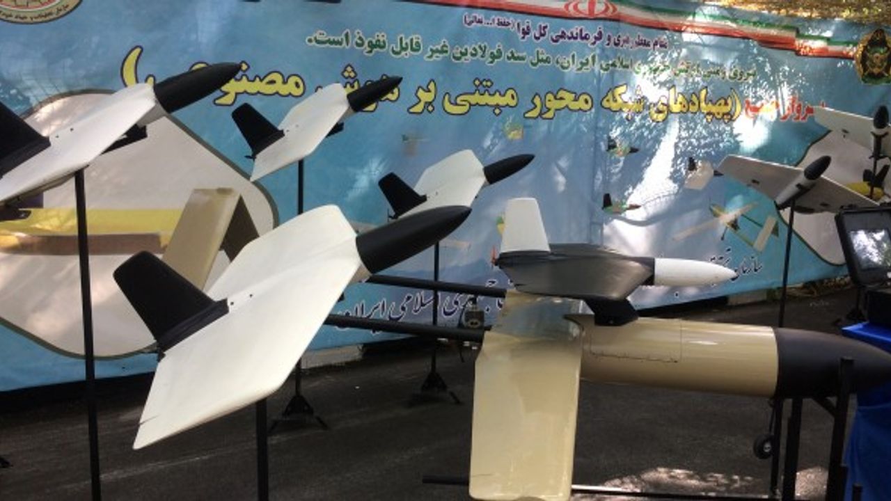 İran yeni sürü vurucu İHA'larını tanıttı
