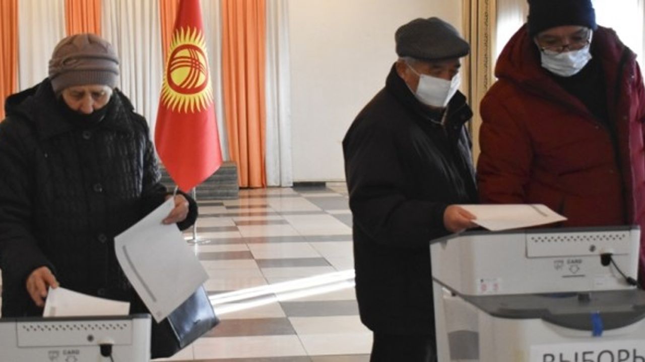 Kırgızistan'da halk sandık başında