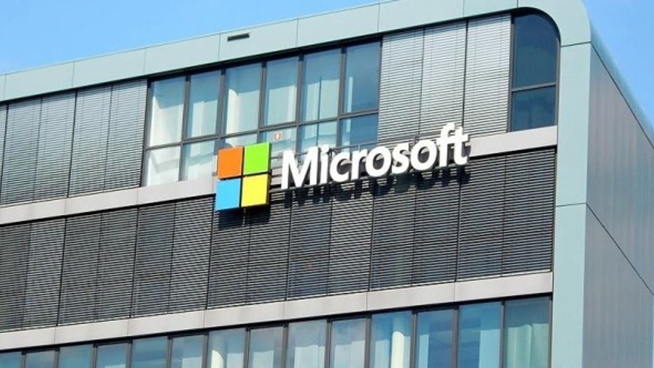 Microsoft, Malezya'da veri merkezleri kurmak için 1 milyar dolar yatırım yapacak