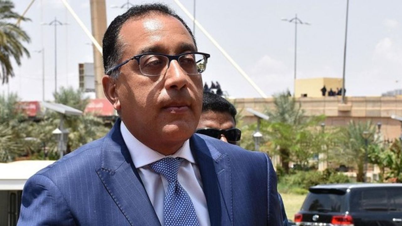 Mısır Başbakanı, D-8'in faaliyetlerine katılmayı önemsediklerini açıkladı