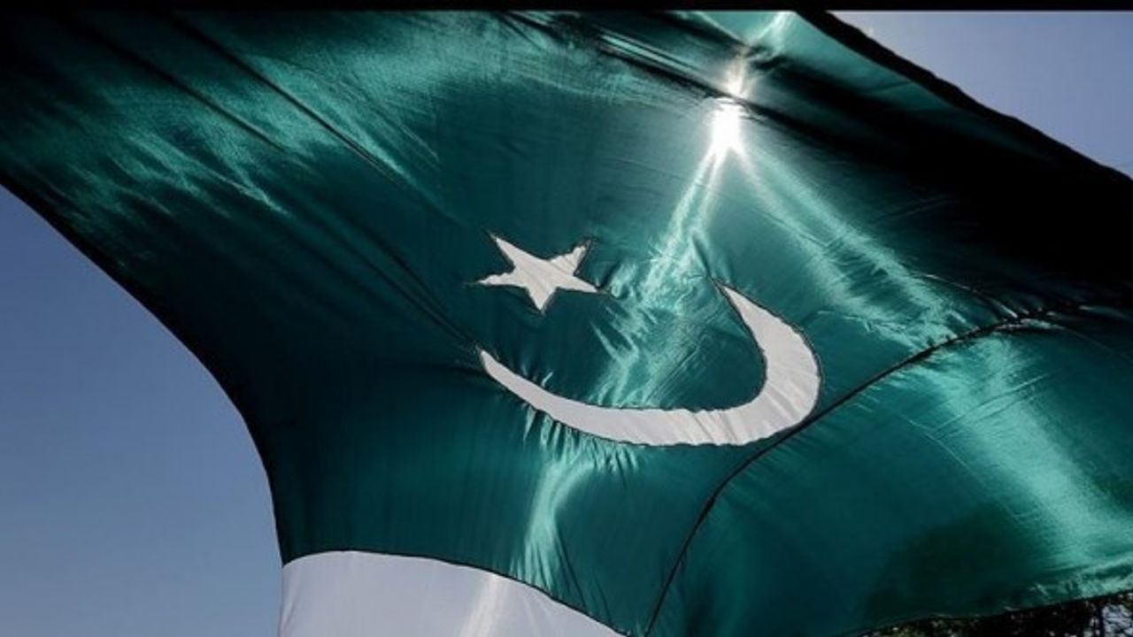 Pakistan, Hindistan ile ticarete başlama kararını erteledi