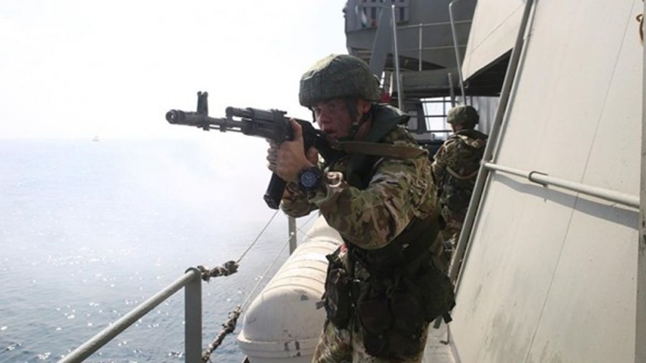 Rus Donanması, Kerç Boğazı yakınlarında tatbikat yapıyor