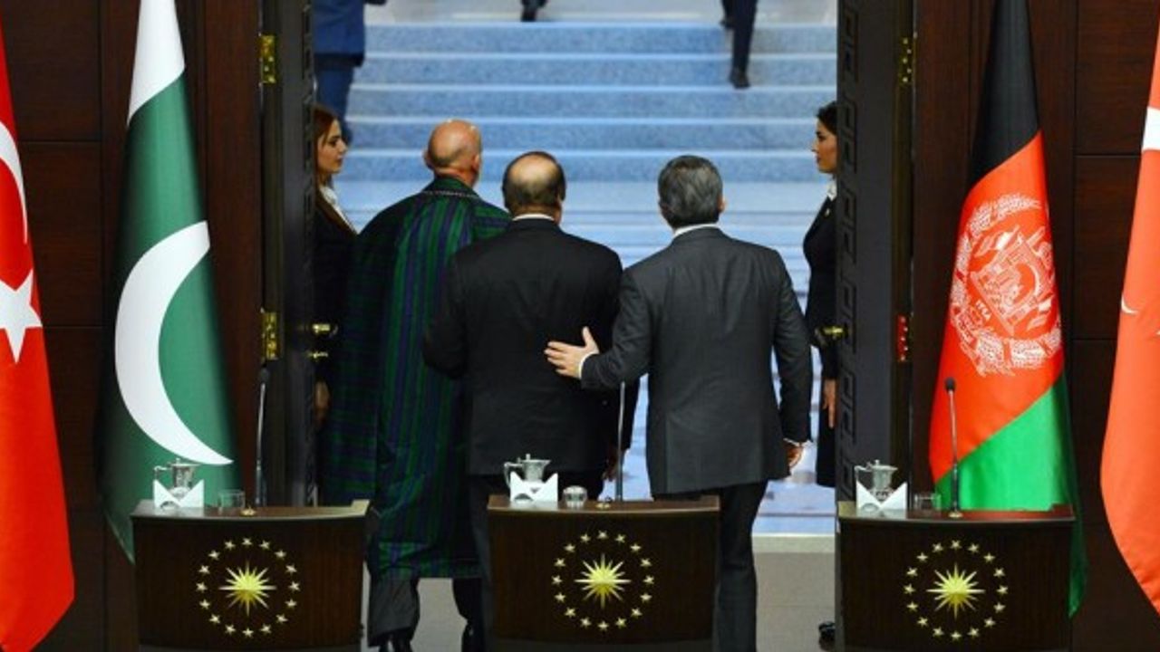 Türkiye-Pakistan-Afganistan zirvesi İstanbul’da gerçekleştirildi