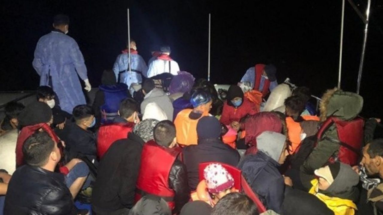 Çanakkale açıklarında 46 düzensiz göçmen kurtarıldı