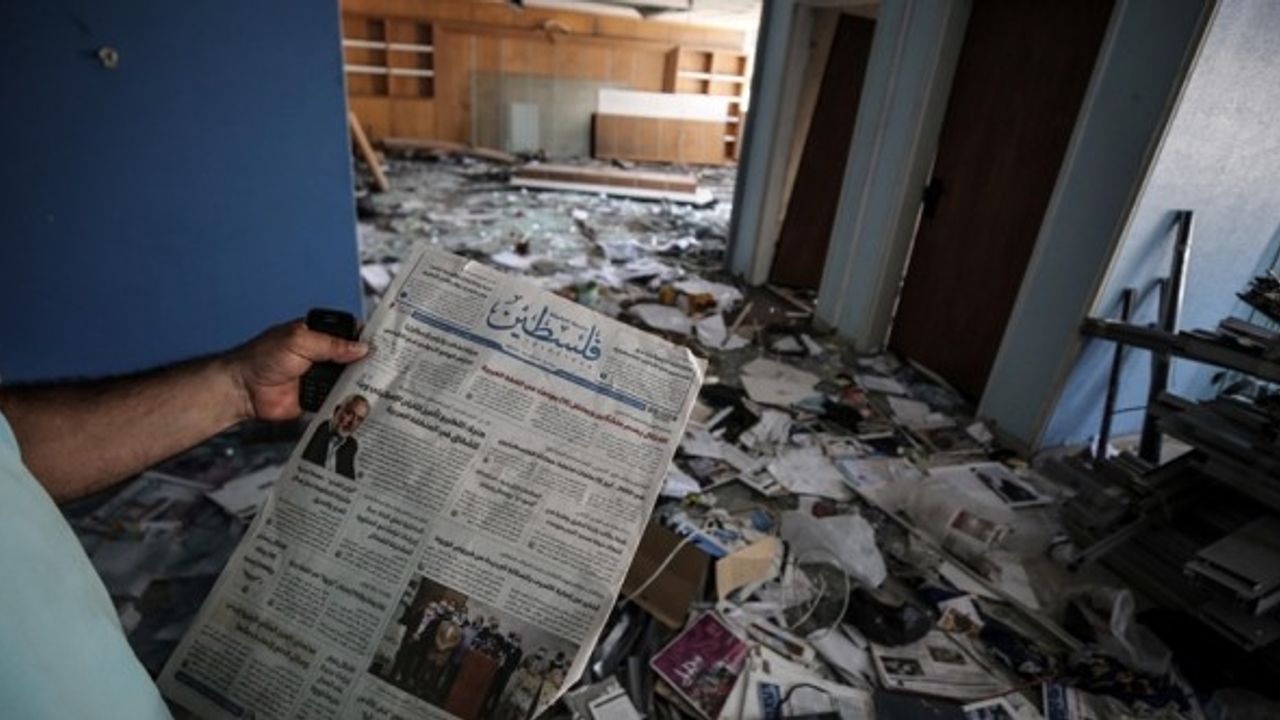İsrail 11 gün süren saldırılarında Gazze’deki tek günlük gazetenin ofis binasını da vurdu