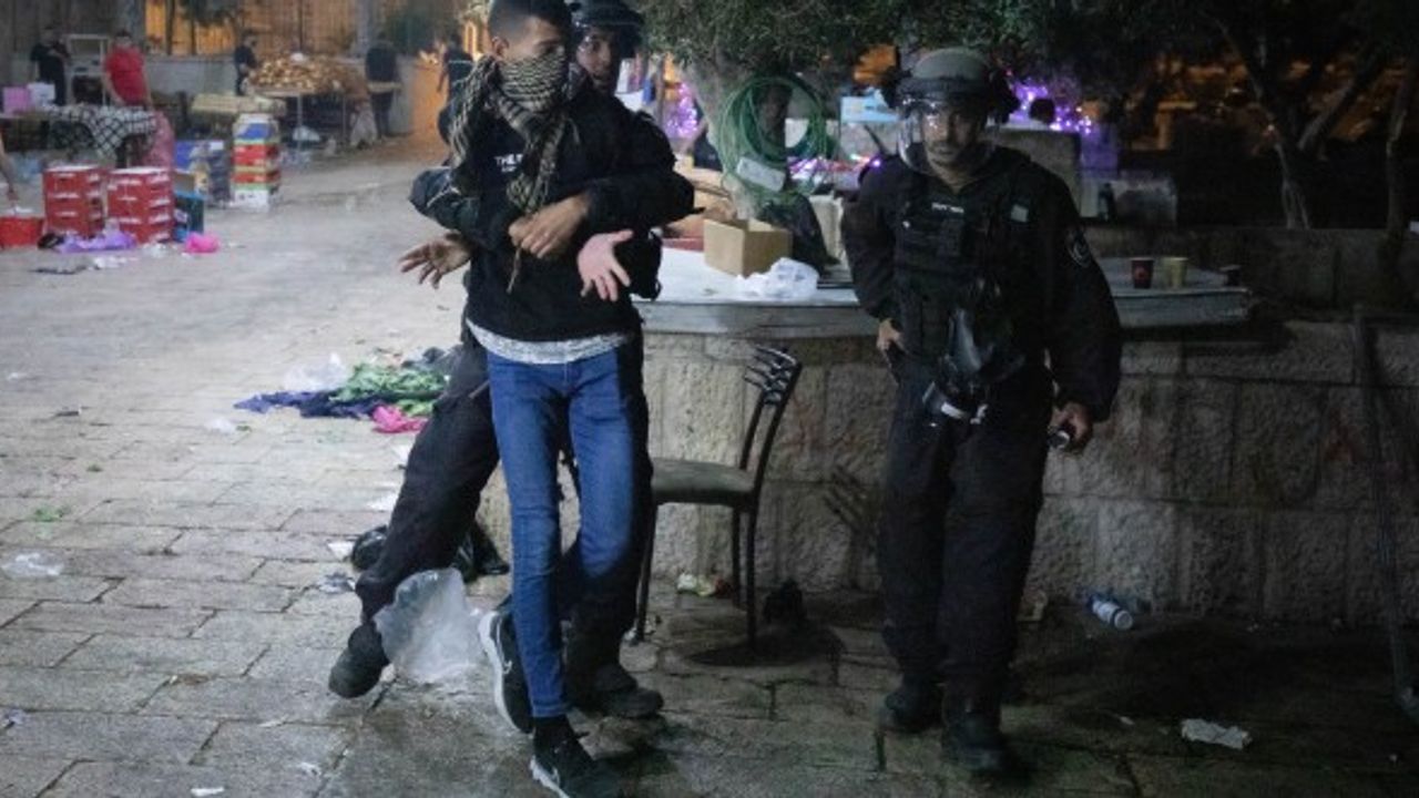 İsrail polisinin saldırısıyla 10 Filistinli daha yaralandı