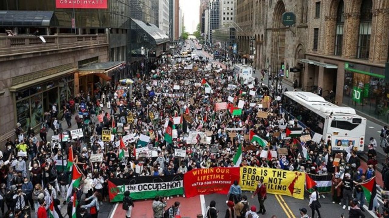 New York'taki İsrail Başkonsolosluğu önünde Filistin'e destek protestosu