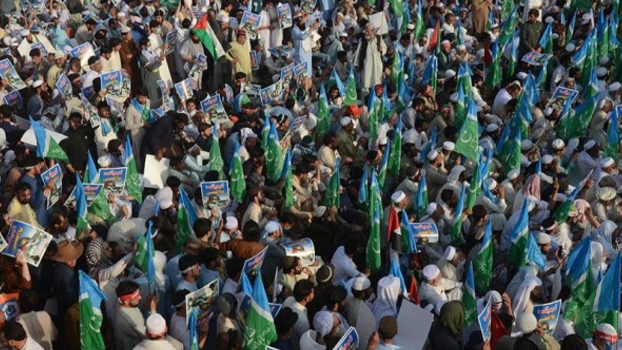 Pakistan'da binlerce kişi Filistin'e destek mesajı vermek için toplandı