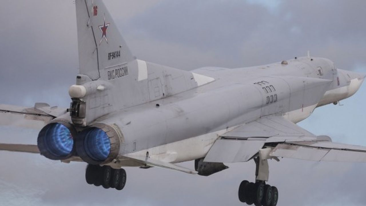 Rusya, Suriye'ye nükleer bombardıman uçakları gönderdi