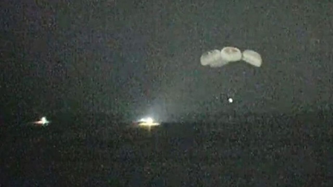 SpaceX'in 4 astronotu taşıyan kapsülü Dünya'ya döndü