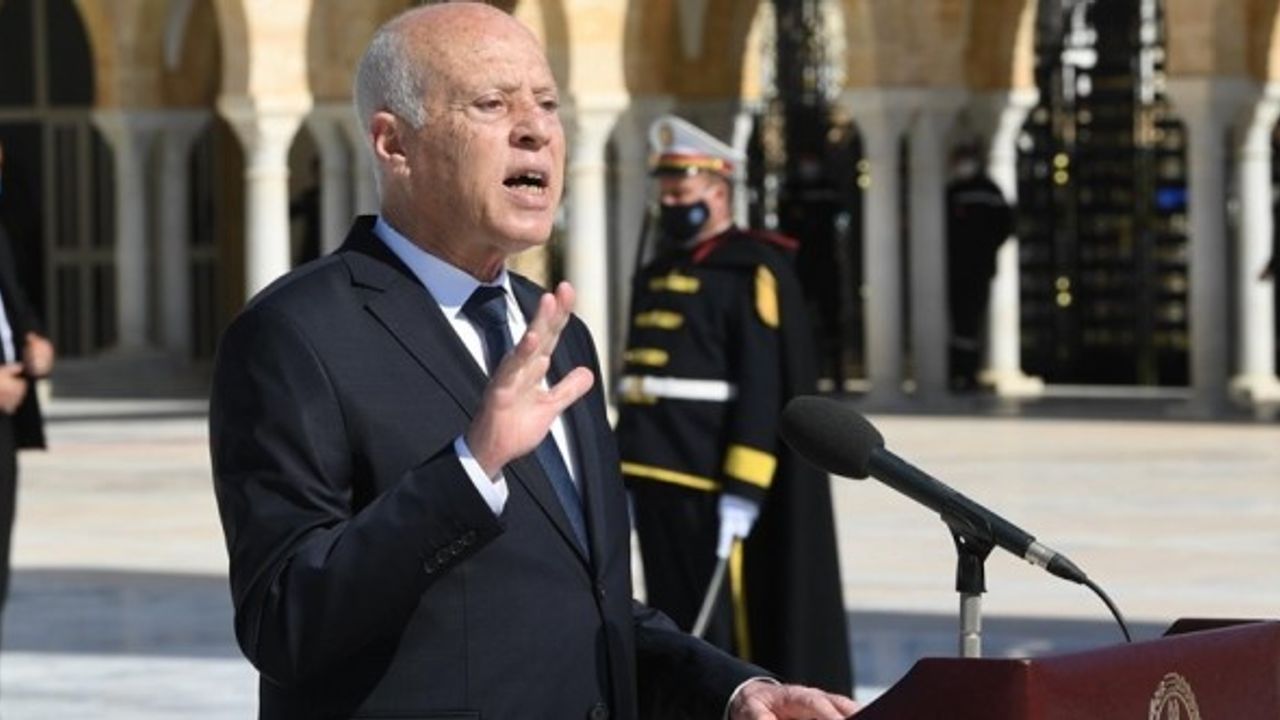 Tunus'ta artan "darbe" iddiaları gerilimi yükseltiyor