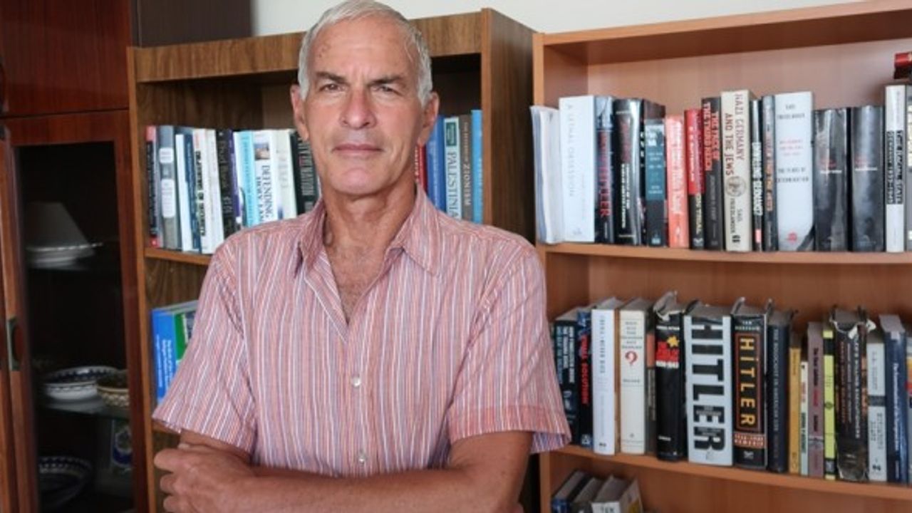 Yahudi profesör Norman Finkelstein: İsrail insanlığa karşı suç işliyor
