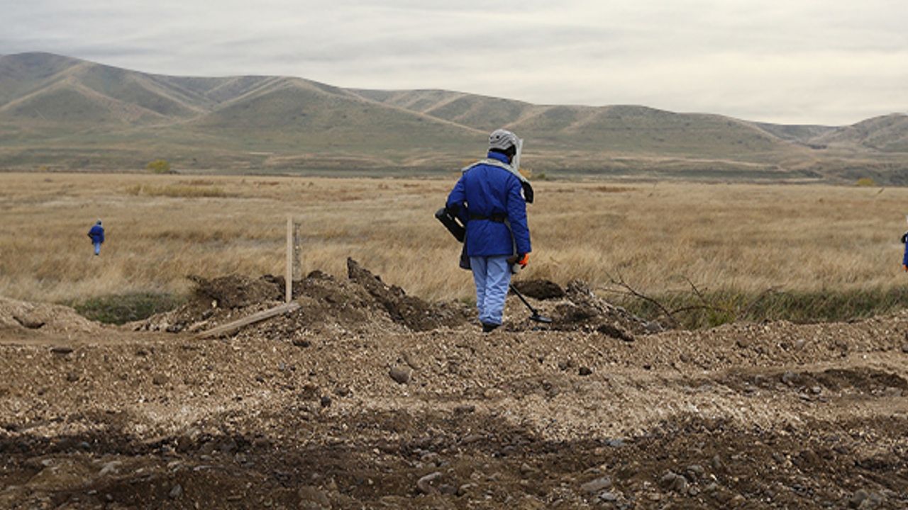 Azerbaycan, mayın haritası karşılığında 15 Ermeni'yi iade etti