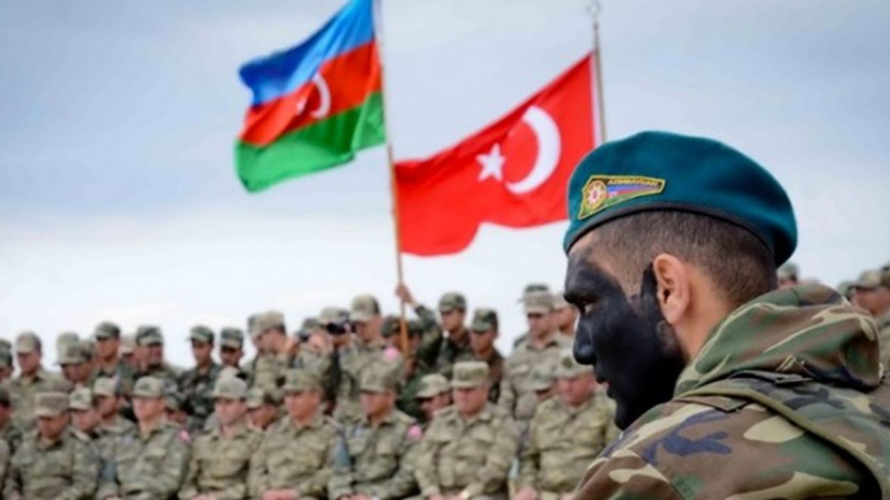Azerbaycan ordusu 103 yaşında