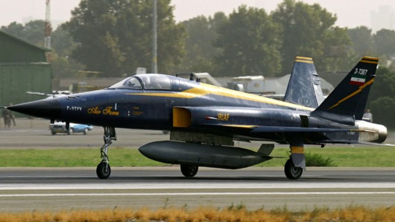 İran'da F-5 savaş uçağı düştü