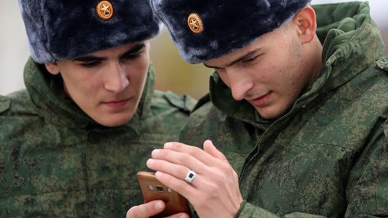 Rus ordusu için yerli akıllı telefonlar üretilecek